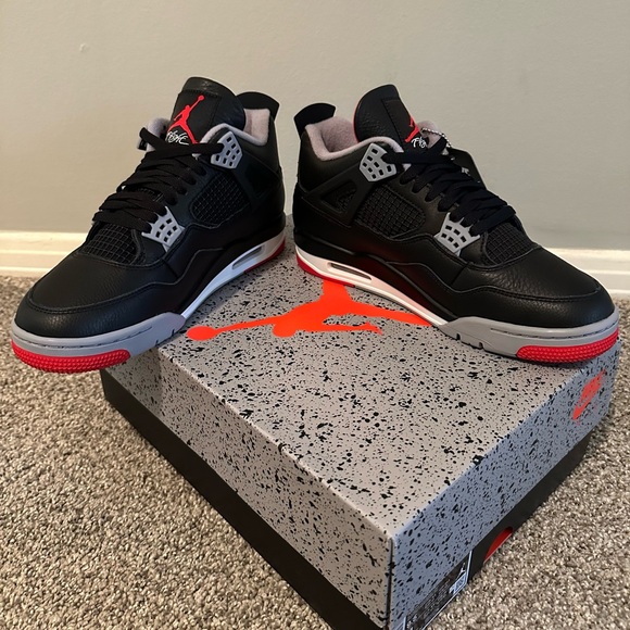 Men Air Jordan 4 Retro Black/Fire Red-Cement Grey New in Box Never Worn Size 9.5 - Picture 4 of 9